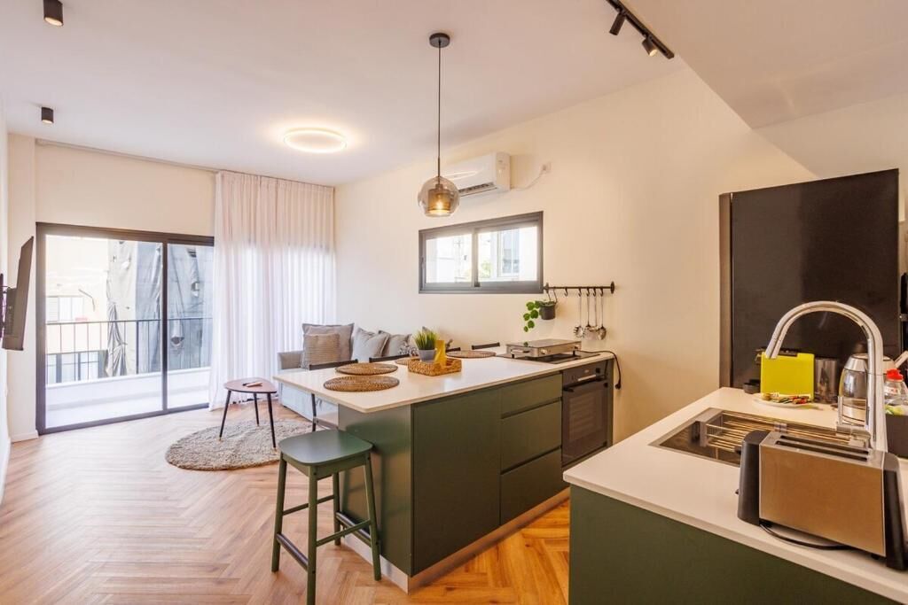 Refrigerador, microondas, horno, lavavajillas