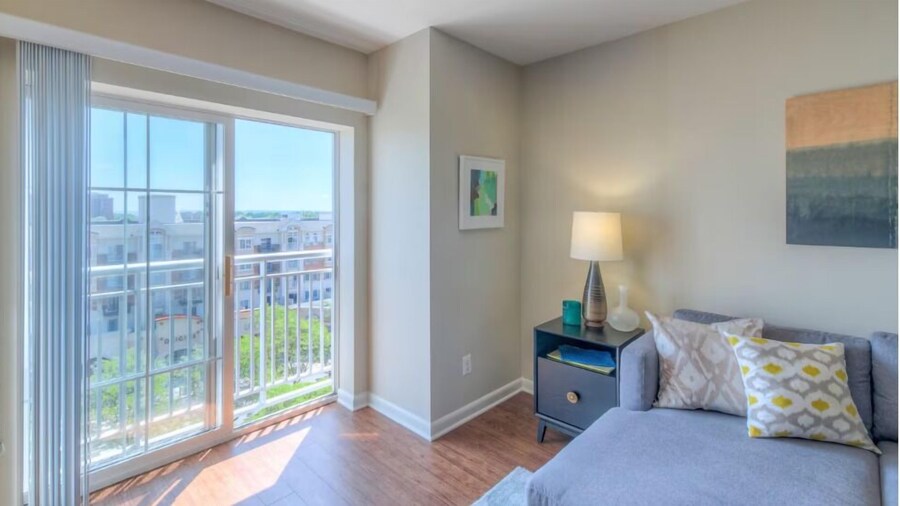 National at Clarendon Metro