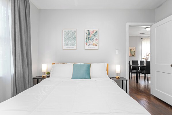 3 habitaciones, escritorio, tabla de planchar con plancha y wifi gratis