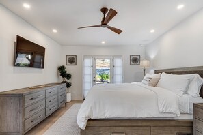3 bedrooms, iron/ironing board, internet, bed sheets
