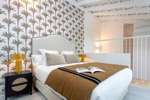 5 habitaciones, tabla de planchar con plancha, wifi y ropa de cama 