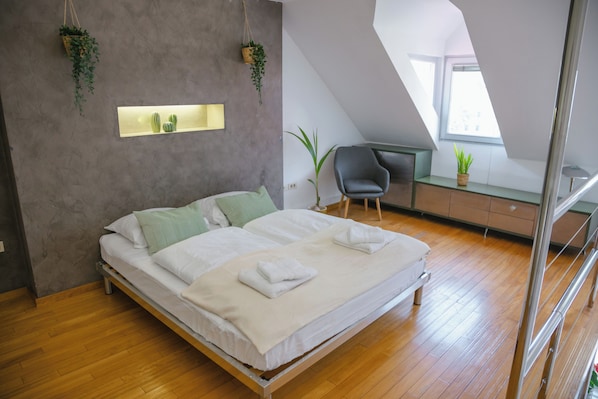 2 bedrooms, iron/ironing board, free WiFi, bed sheets - Family suite in old city with free parking, BRIDGE APARTMENTS (Ljubljana)