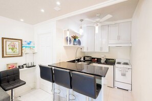 Unclassified image, 5 of 19, button