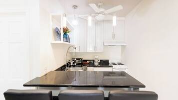 Fridge, oven, stovetop, coffee/tea maker