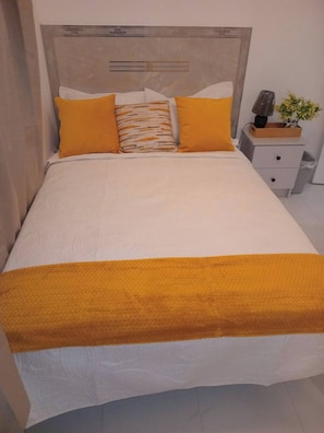 2 slaapkamers, een strijkplank/strijkijzer, gratis wifi, beddengoed
