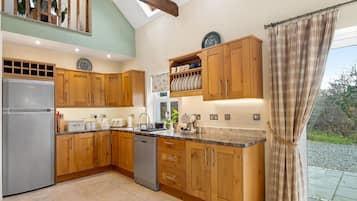 Refrigerador, microondas, horno, lavavajillas