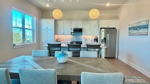 Dining - Nautical Nest - Quick Walk to Beach (Fort Myers Beach)