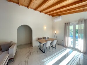 House, Smoking