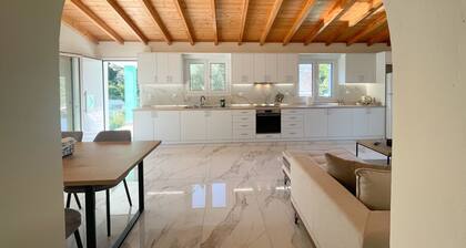 Magellanos Mint House- Kinopiastes