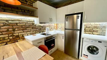 Studio, Smoking | 1 bedroom, desk