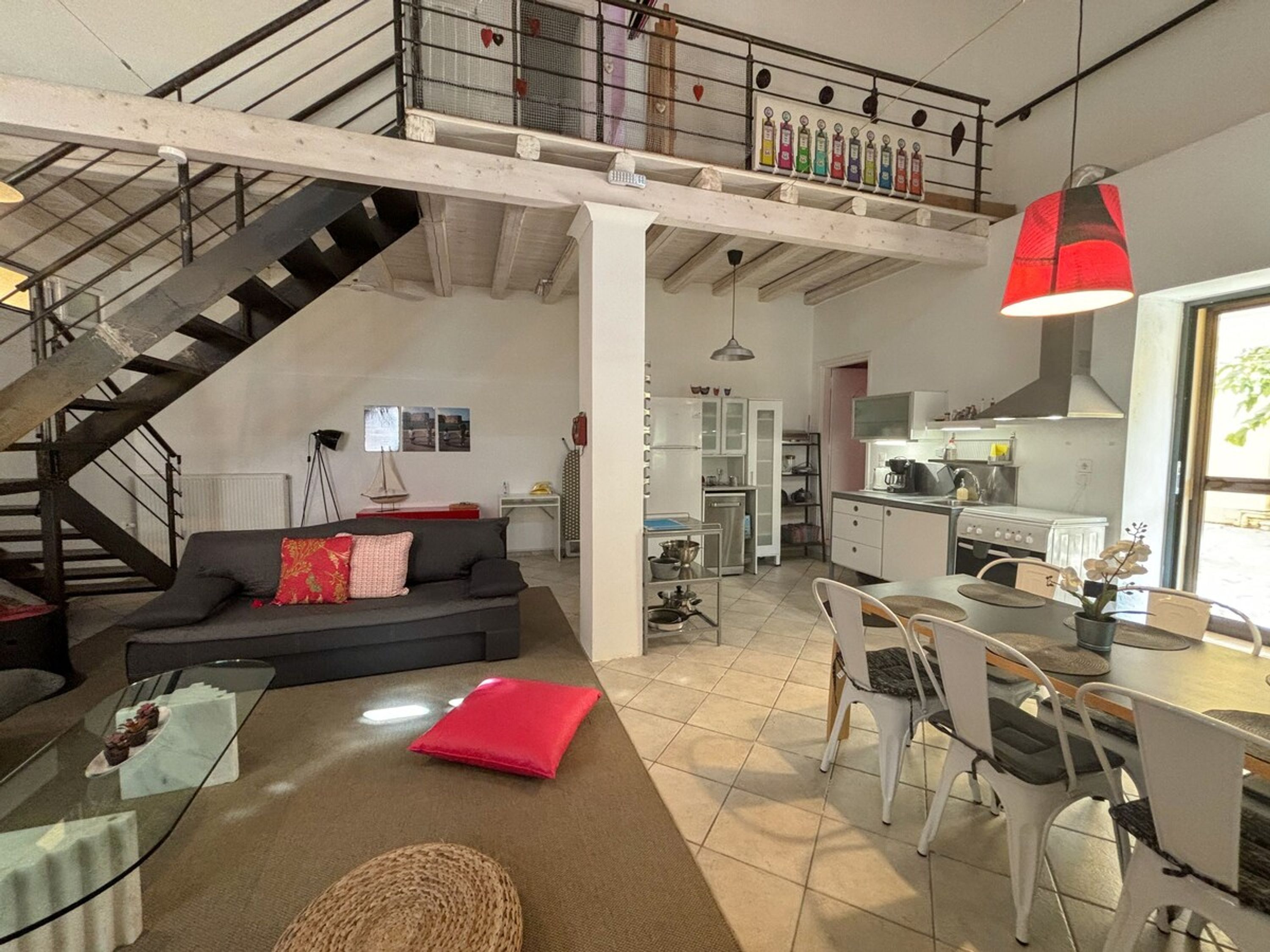 2 bedrooms, desk