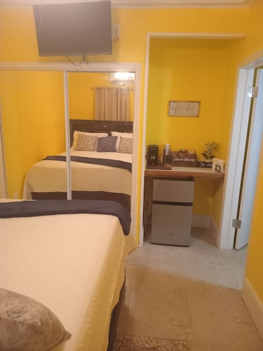 Charming 1-bedroom with WiFi, AC in lovely The Valley