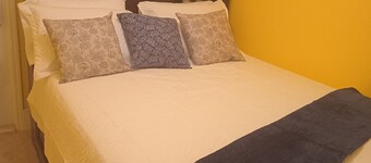 Charming 1-bedroom with WiFi, AC in lovely The Valley