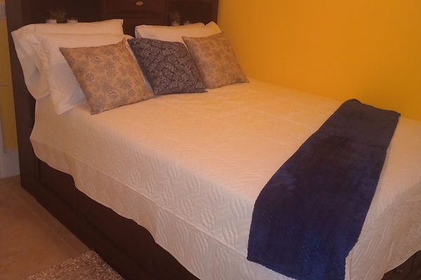 1 chambre, fer et planche Ă repasser, Wi-Fi, draps fournis