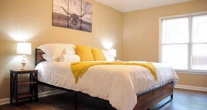 Charming 3-bedroom home in Fayetteville: 5 min from Base