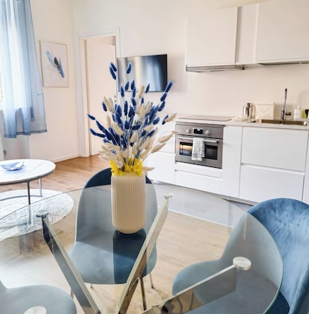 高级公寓, 私人浴室 | 起居区 | 平板电视