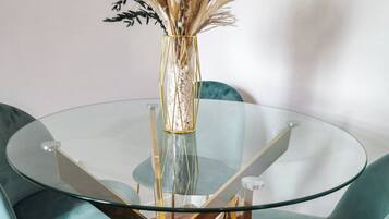 Superior appartement, balkon | Woonruimte | Flatscreentelevisie