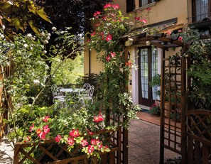 Outdoor dining - Rose Corner House (Orvieto)