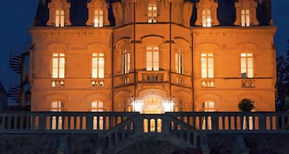 Chambre double Claude MONET dans dépendance du Chùteau avec vue sur la Loire