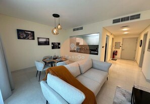 Apartment, 1 Bedroom, 2 Bathrooms | Living room
