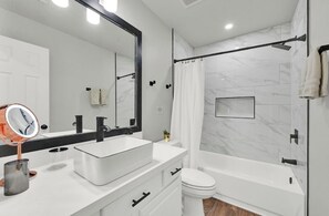 Hair dryer, towels, soap, shampoo - Spring Home! (Spring)