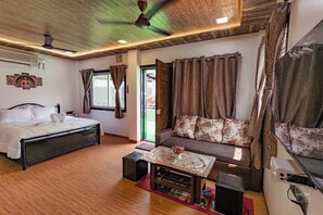 4 habitaciones, tabla de planchar con plancha, wifi y ropa de cama 
