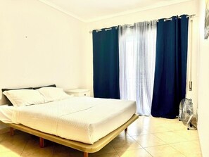 2 عدّة غرف نوم ومكواة/لوح كي وواي فاي وملاءات أسرّة