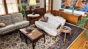 Books - Queen's View B&B- Bill's East, Balcony Lake Views, Sauna, Pool, Bayfield, WI (Bayfield)