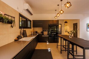 Kühlschrank, Mikrowelle, Ofen, Geschirrspüler