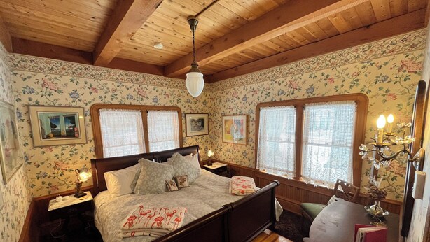 1 bedroom, WiFi (free), bed sheets - Queen's View B&B- Bill's West, Lake Views, Sauna, Pool, Garden, Bayfield, WI (Bayfield)