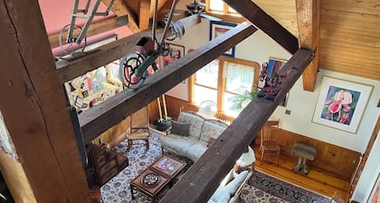 Queen's View B&B- Bill's Suite, Lake Views, balcony, Sauna, Pool, Bayfield, WI