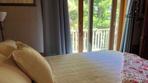 Unclassified image, 4 of 12, button - Queen's View B&B- Bill's Suite, Lake Views, balcony, Sauna, Pool, Bayfield, WI (Bayfield)