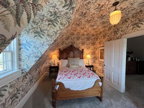 2 bedrooms, free WiFi, bed sheets - Queen's View B&B- Mona's Suite, Lake Views, Sauna, Pool, Garden, Bayfield, WI (Bayfield)