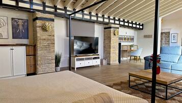 1 slaapkamer, een strijkplank/strijkijzer, gratis wifi, beddengoed