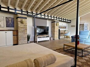 1 slaapkamer, een strijkplank/strijkijzer, gratis wifi, beddengoed