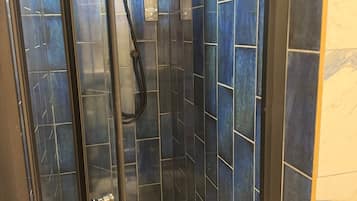 Căn hộ | Phòng tắm | Buồng tắm vòi sen, khăn tắm