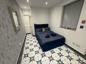 Apartment | 1 bedroom, free WiFi, bed sheets - Central Location - Apartment - Sleeps 2 - Parking (Gloucester)