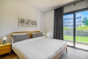 3 bedrooms, iron/ironing board, bed sheets