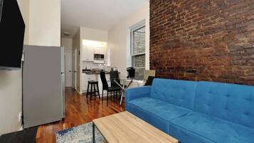 Apartment, 1 Bedroom, City View | Living area