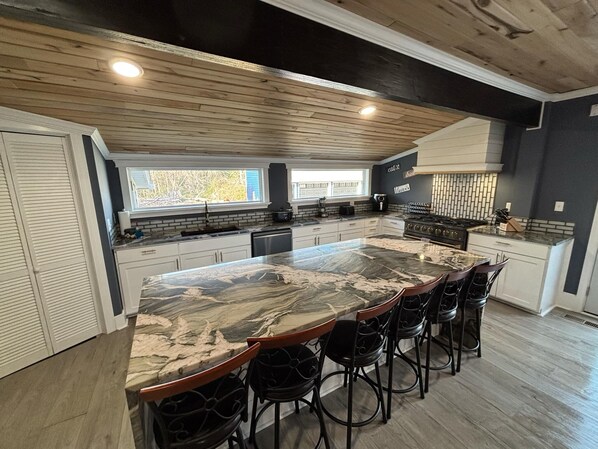 電子レンジ、オーブン、コンロ、食器洗い機