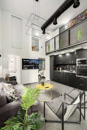 Interior - Hayarkon Hot tub 4BR Apartment (Tel Aviv)