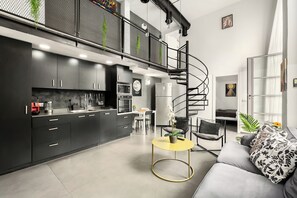 Interior - Hayarkon Hot tub 4BR Apartment (Tel Aviv)