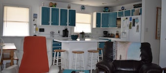 Beach Cottage, 3 min walk to Beach Kill Devil Hills with WiFi, AC, Hot Tub