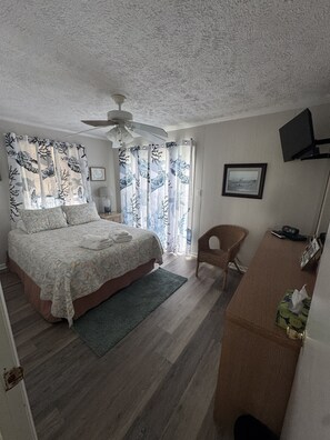 4 bedrooms, iron/ironing board, travel crib, free WiFi