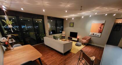 Downtown Penthouse River View