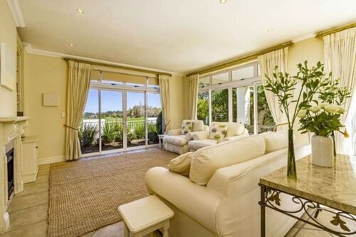 Spacious golf villa on Erinvale Golf Estate, Somerset West