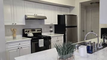 Apartemen | Dapur pribadi | Lemari es, microwave, oven, dan kompor