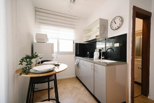 Fridge, microwave, oven, dishwasher
