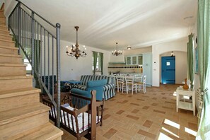 Living area - Holiday home mit Terrasse und Pool (Trviz)