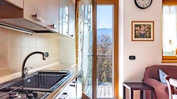 Frigorifero, forno, piano cottura, lavastoviglie